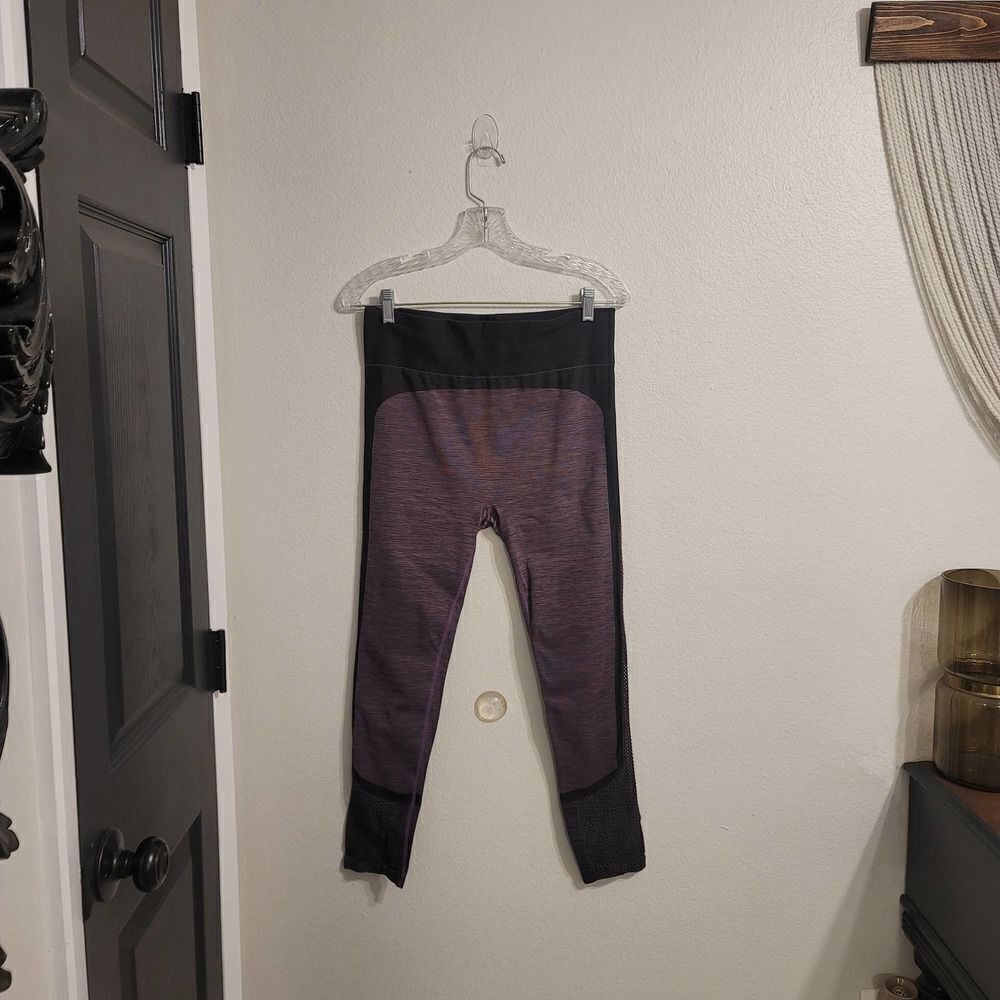 Gap Fit Perforated Cropped Leggings Sz XL